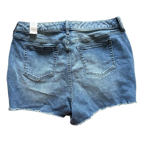 Torrid Eureka Embroidered 3.5" High Rise Denim Shorts Distressed Floral 16 NWT - Picture 2 of 5